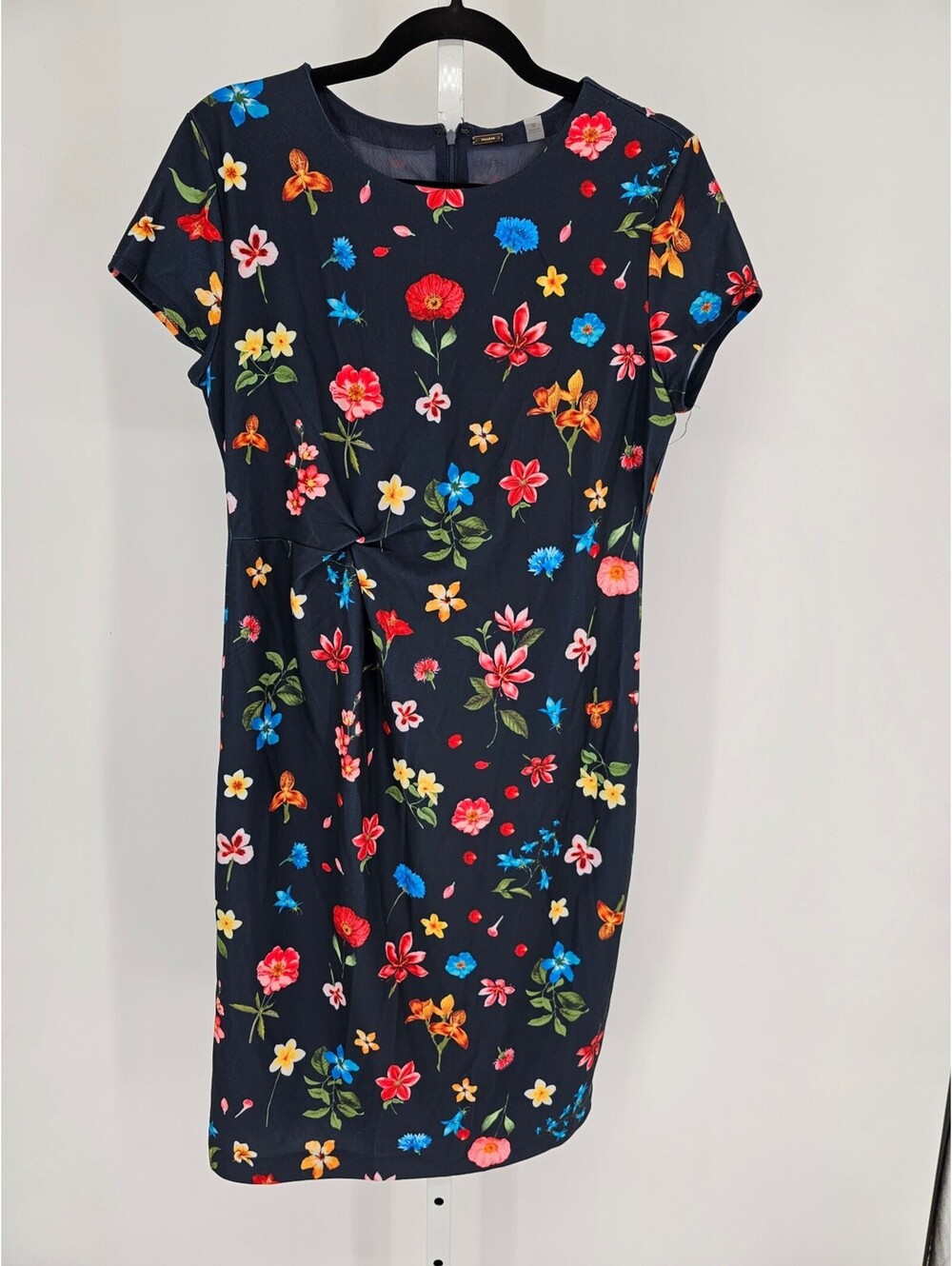 Tahari Women's Black Short Sleeve Floral Round Neck Knee Length Dress Size 12